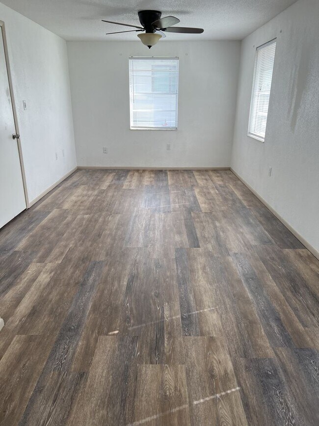 Building Photo - ** Single Family Home - Port Charlotte - 2 Bed / 2 Bath Plus Den/Bonus Room - Annual Rental - $1,...