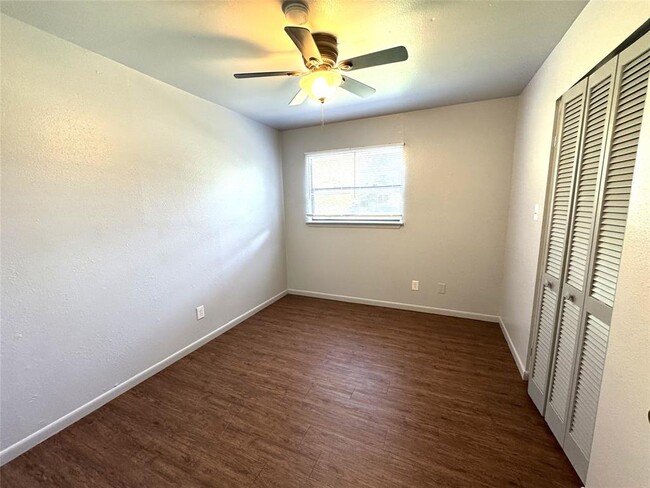 Building Photo - 1130 Bois D'Arc St