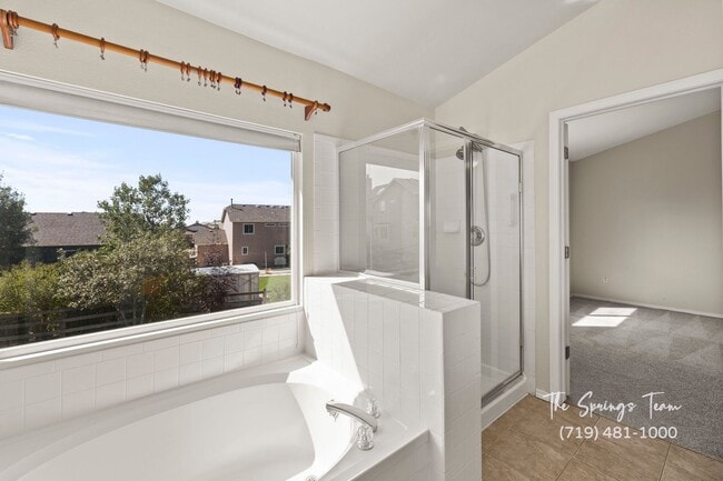 Building Photo - Spacious Ranch-Style 5-Bedroom in The Heig...
