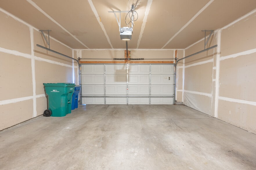 Building Photo - 17985 96th Ave N