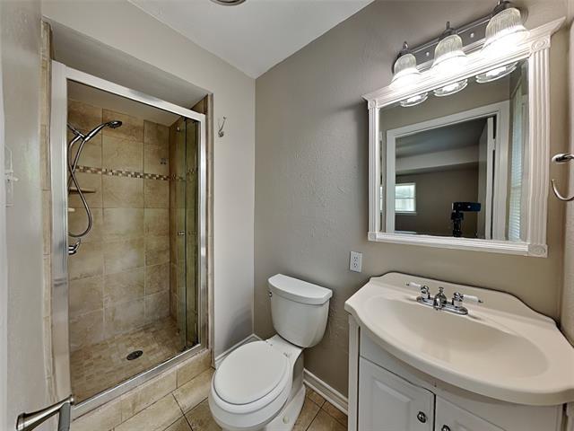Building Photo - 3013 Esters Ct