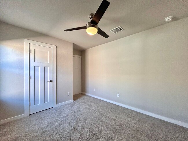 Building Photo - Move-In Ready Home with Open Layout & Outdoor Entertaining Space