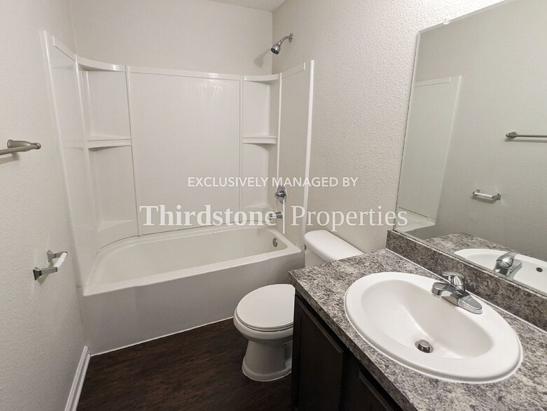 Building Photo - 463 W 59th St