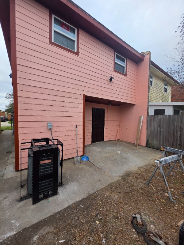 Building Photo - 7819 Sail St