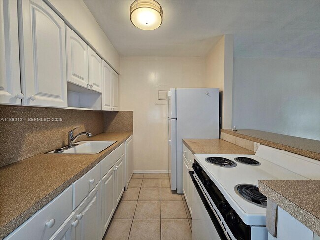 Building Photo - 3217 NE 7th Pl