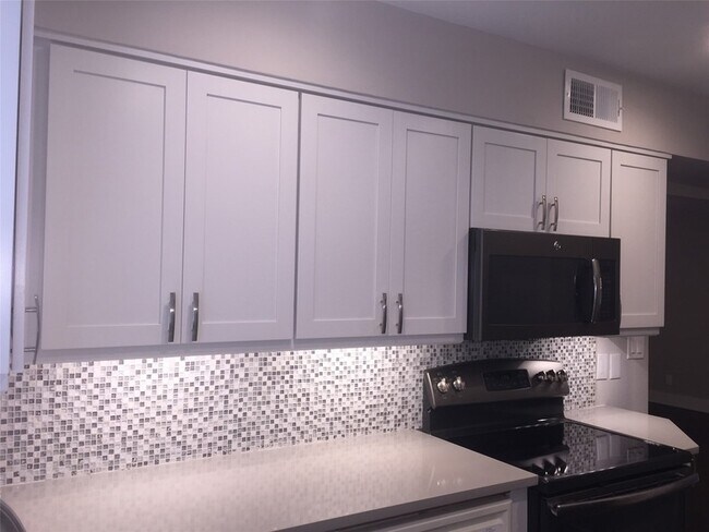 Building Photo - 6159 Bandera Ave