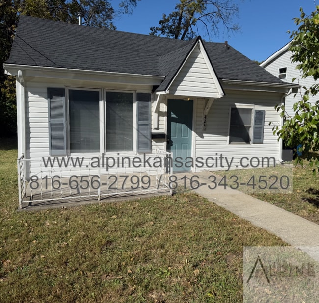 Primary Photo - Small Affordable Home in Liberty