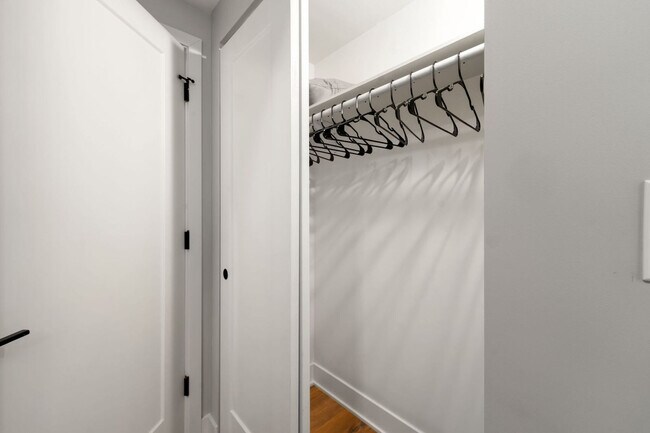 Building Photo - 6044 N Winthrop Ave