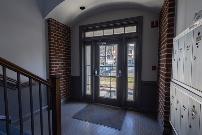 Building Photo - 2406 Dominion Dr