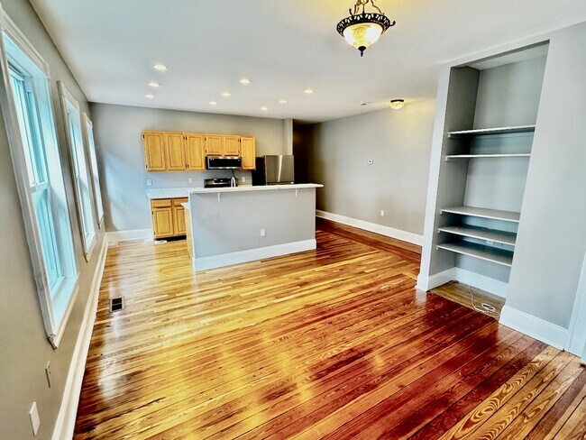 Building Photo - 33 Adamson St