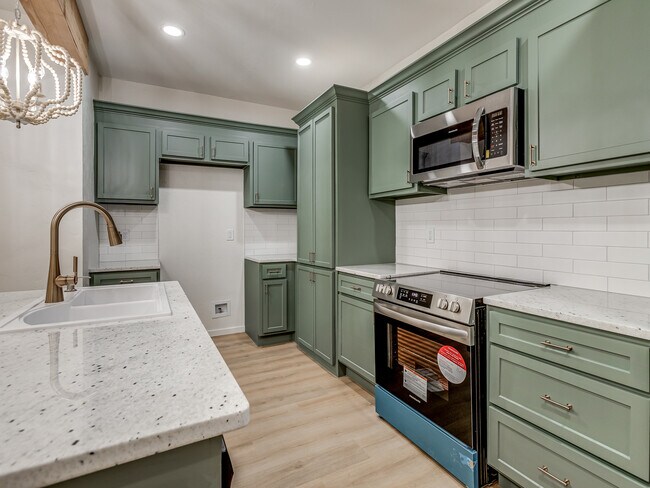Building Photo - 1723 W Park Pl