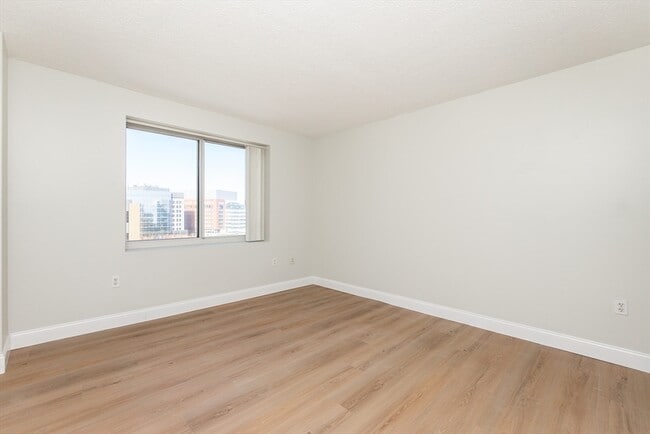 Building Photo - 12-12 Museum Way