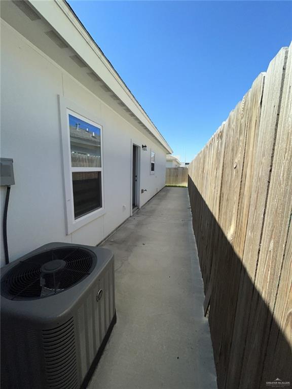 Building Photo - 16 West Dr