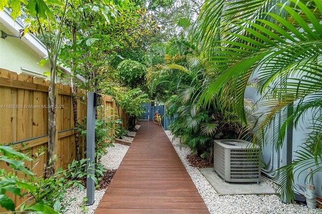 Building Photo - 312 SW 12th Ave