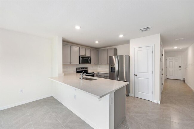 Building Photo - 8247 SW 67th Ave