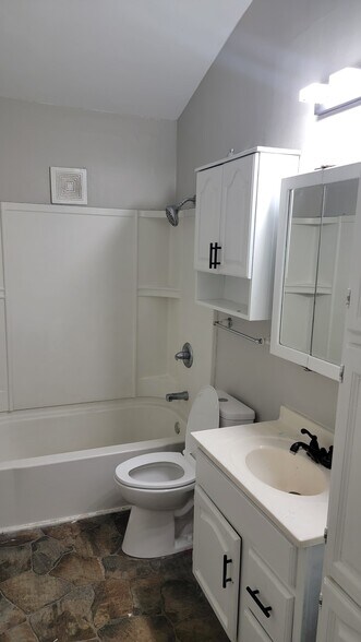 Building Photo - 2531 Lynner Dr