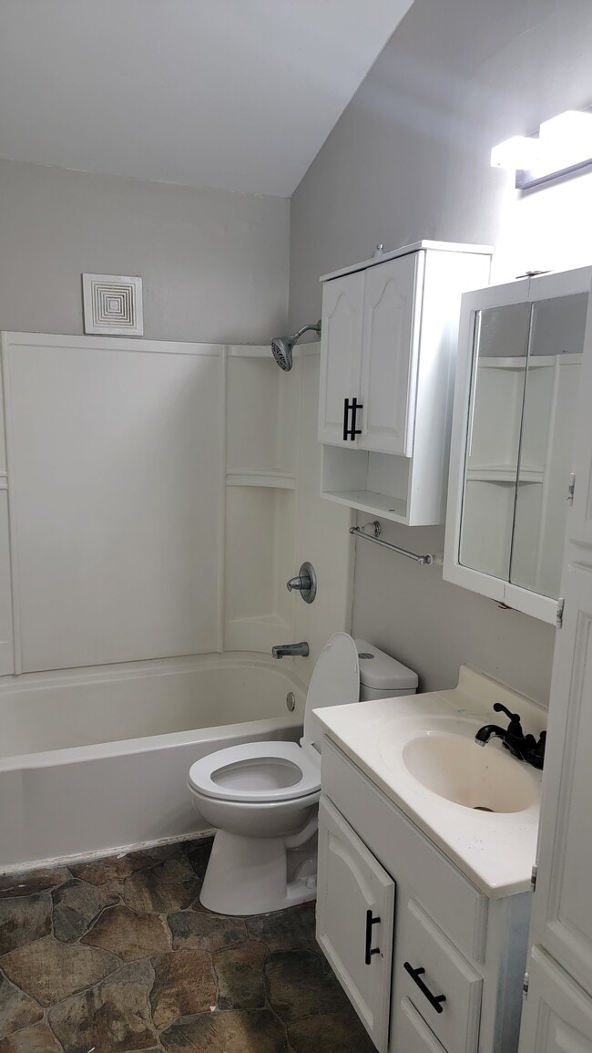 Building Photo - 2531 Lynner Dr