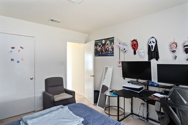 Building Photo - 1815 Liberty Hill Dr