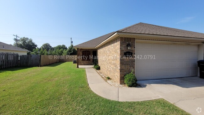 Building Photo - 1212 Mesa Dr