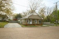 Building Photo - Welcome to 204 Oakland!