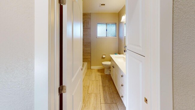 Building Photo - 1713 El Paseo Dr