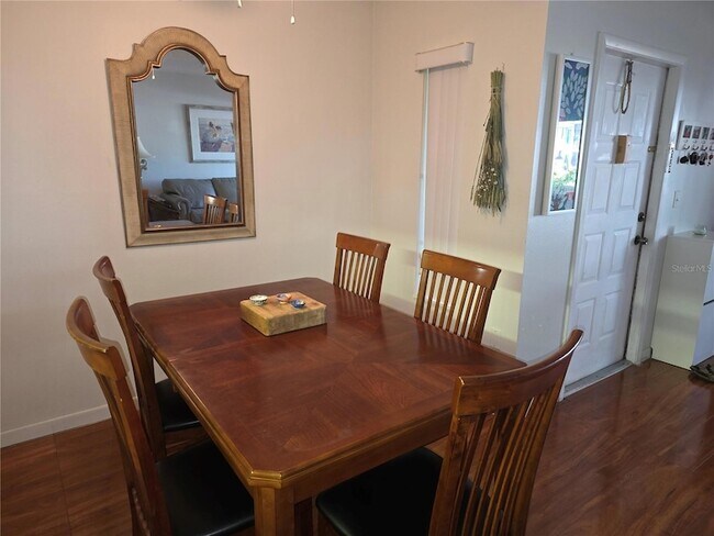 Building Photo - 1281 Pine Ridge Cir E