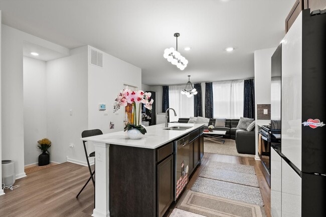 Building Photo - 343 Summit Cir