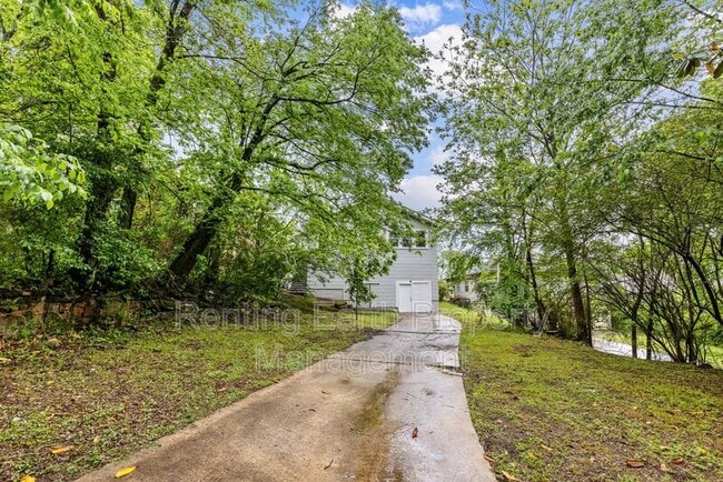 Building Photo - 1724 30th St SW