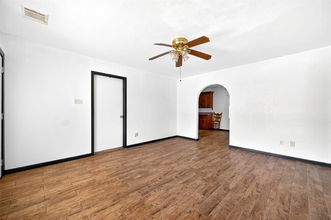 Building Photo - 423 Gammon Dr