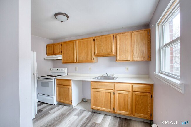 Building Photo - 279 Westland St