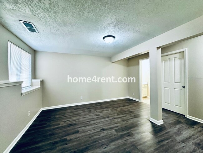 Building Photo - Spacious Four Bedroom Northland Home with a Finished Basement, 3 car garage and Fenced Yard!