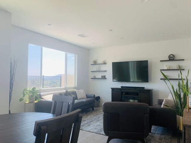 Building Photo - Welcome home to this stunning, recently constructed 4 bedrooms, 3-bath house in the desirable Wes...