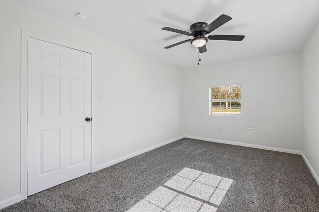 Building Photo - BEAUTIFUL- UPDATED 3 bedroom 1 Bath in Cleburne!