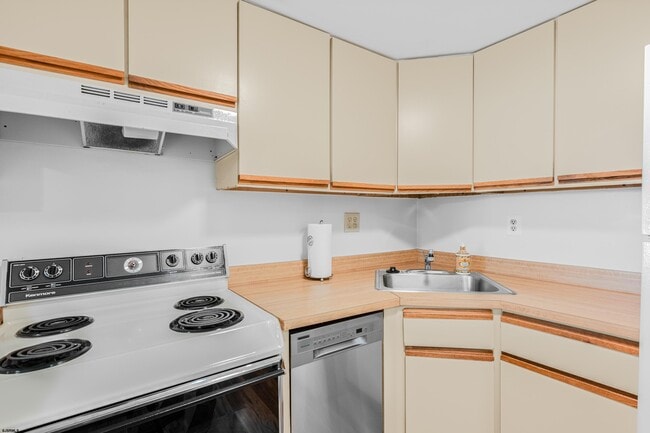 Building Photo - 9609 Pacific Ave