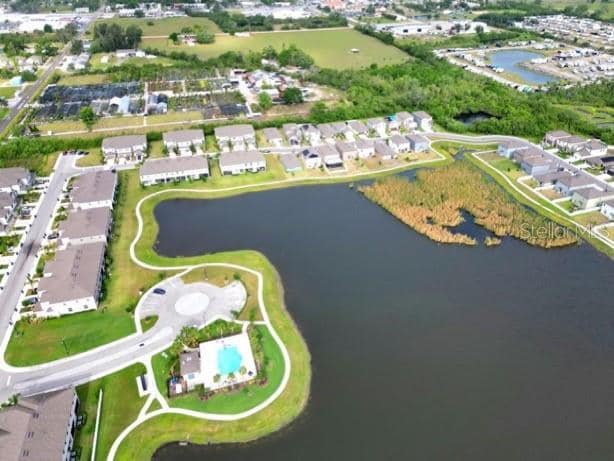 Building Photo - 402 Royal Empress Dr