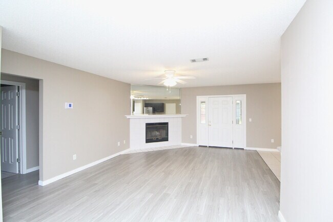 Building Photo - Beautiful Milton Home Near Whiting Field –...