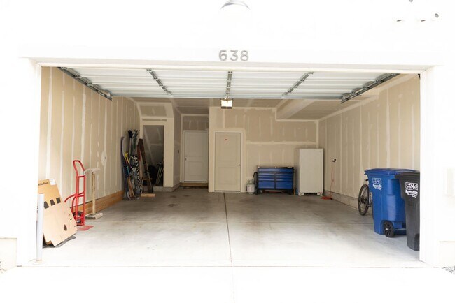 Building Photo - 638 Autumn Ash Cir