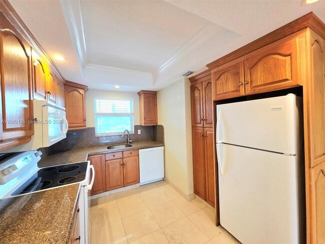 Building Photo - 1400 NE 57th Ct