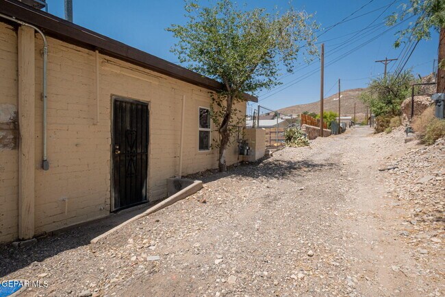 Building Photo - 2517 San Jose Ave
