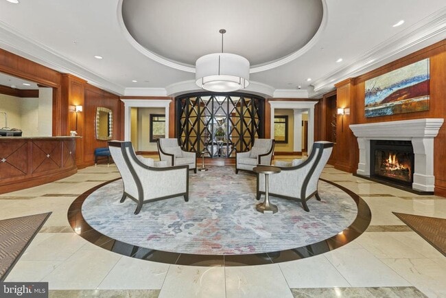 Building Photo - 8220 Crestwood Heights Dr