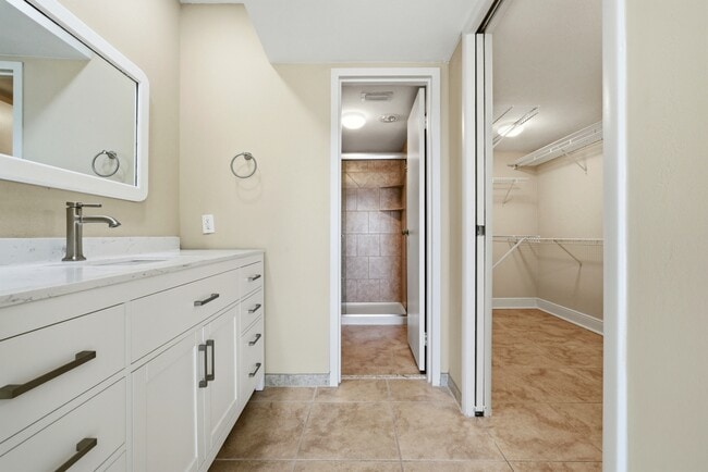 Building Photo - 615 Bayshore Dr