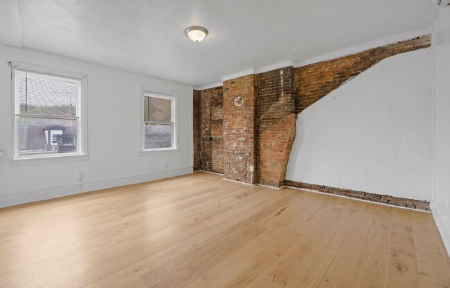 Building Photo - 2204 E Carson St