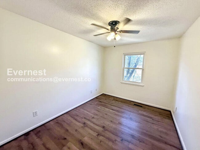 Building Photo - 6941 Suburban Terrace