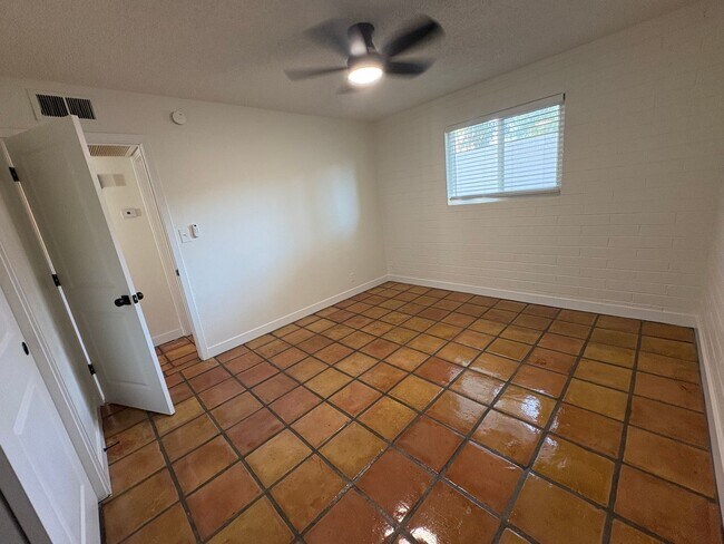 Building Photo - 817 S Melody Ln
