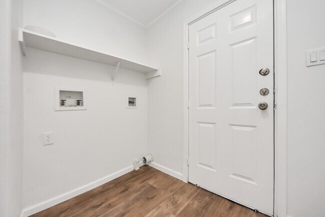 Building Photo - 6526 Carver Rd