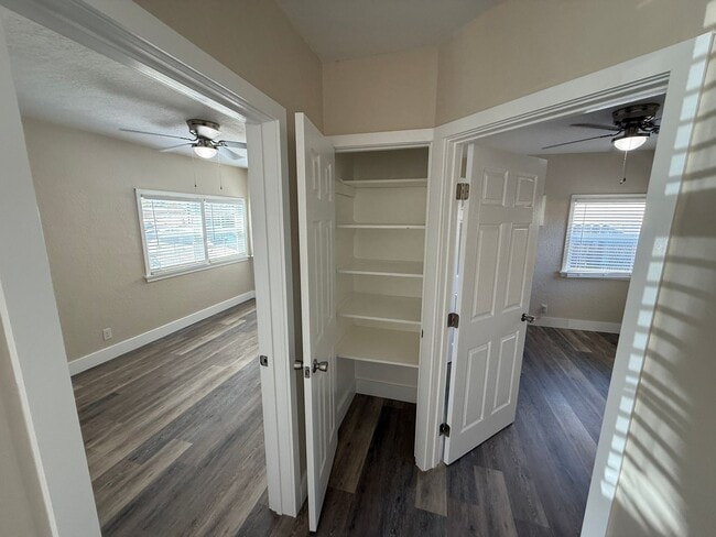 Building Photo - 3 bed 2 bath house with garage