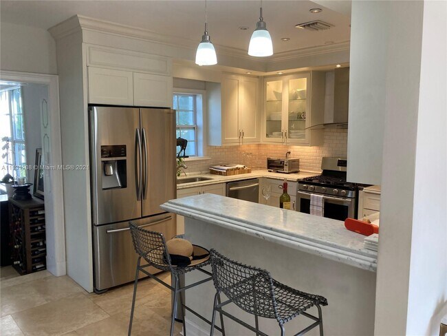Building Photo - 5355 SW 68th Ave