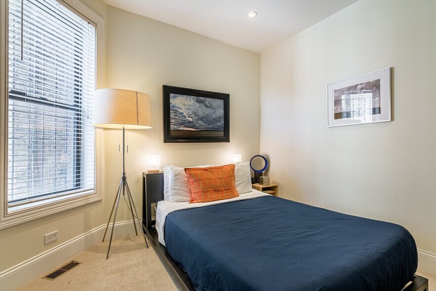 Building Photo - 2947 W Logan Blvd