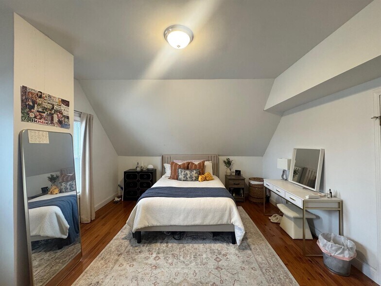 Building Photo - 25 4th St