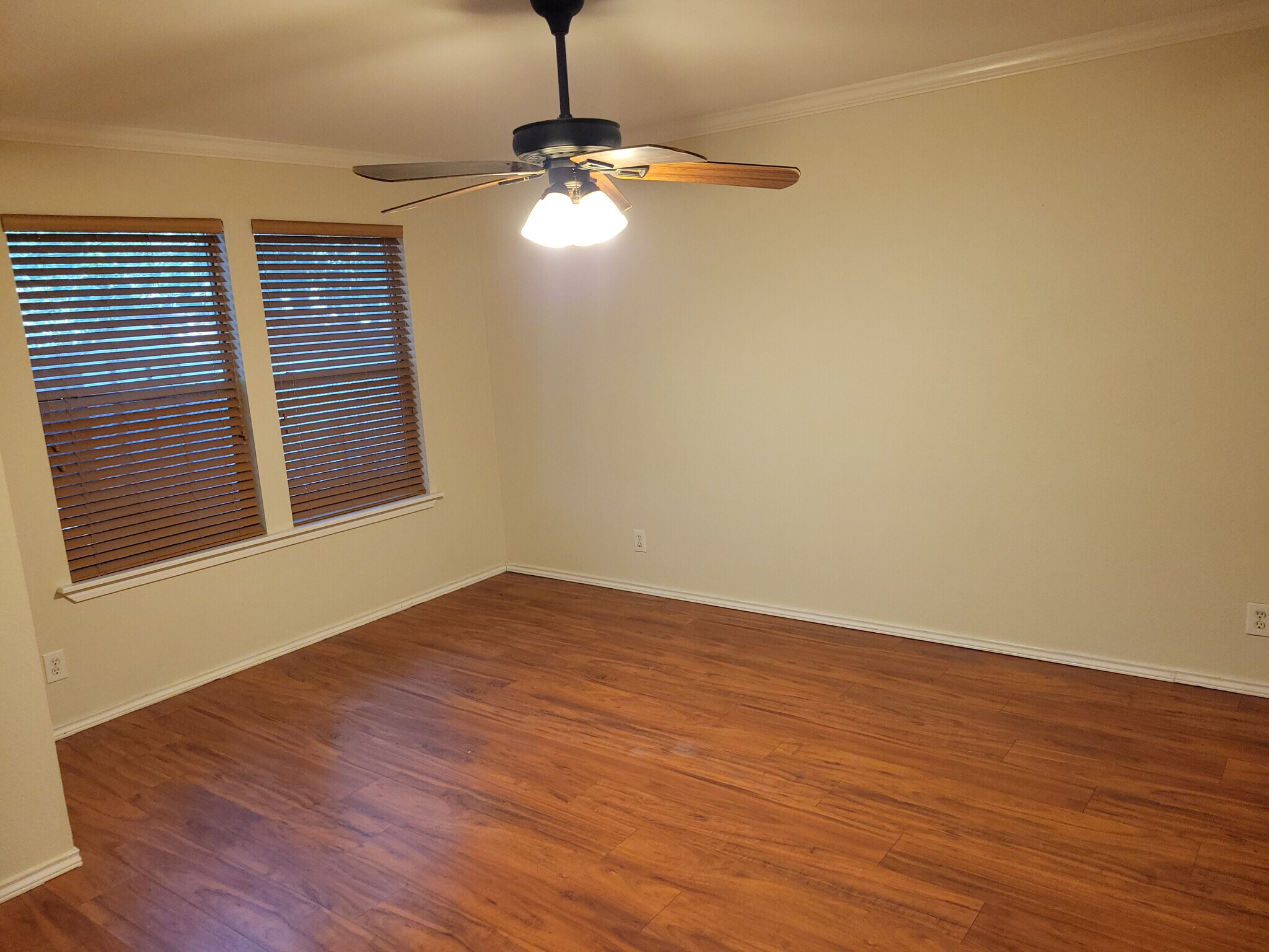 Building Photo - Room in House on Ceremony Cove